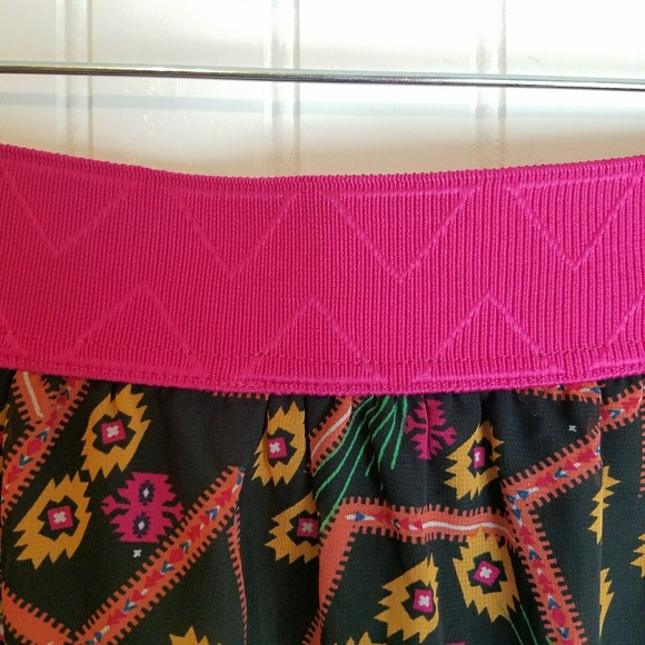 LuLaRoe Lola Pink & Black Aztec Design Skirt - Picture 4 of 5